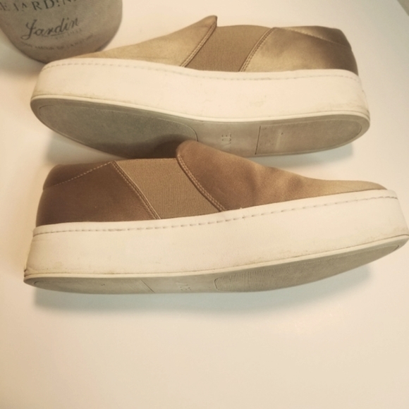 Vince Warren Fawn Satin Platform Sneaker Sz. 7. - Picture 6 of 12